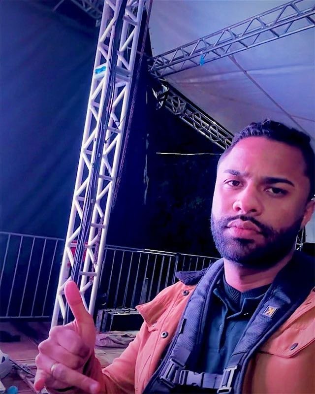 Bastidores de gravação em palco de show